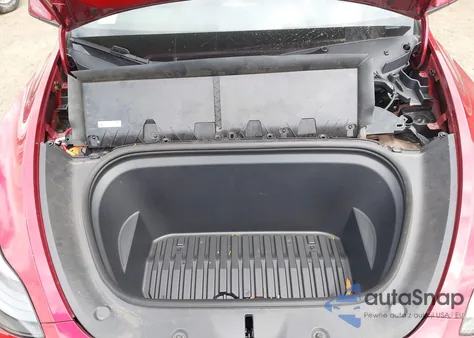 2024 Tesla Model Y Long Range Dual Motor All-Wheel Drive z USA, uszkodzony, nr VIN 7SAYGAEE9RF116145